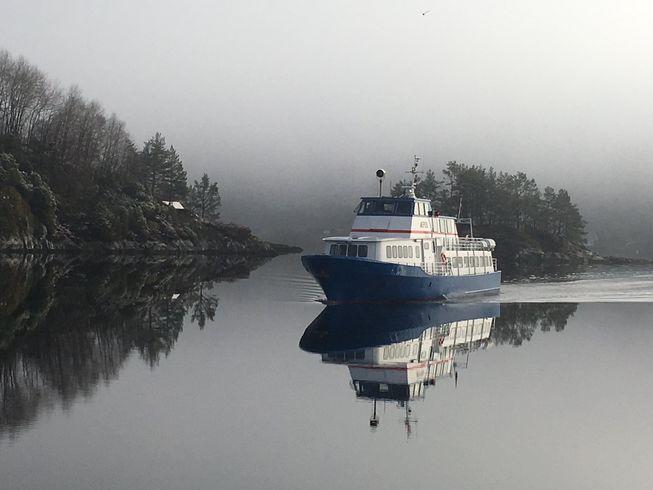 Spreading Literature With A Floating Library - JaneAusten.co.uk