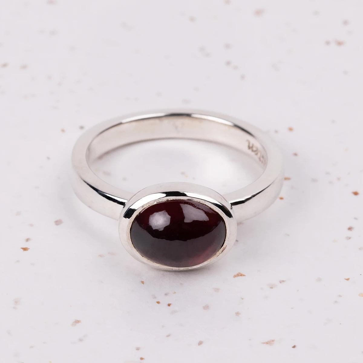 Close up front view of Elizabeth Bennet Silver Ring
