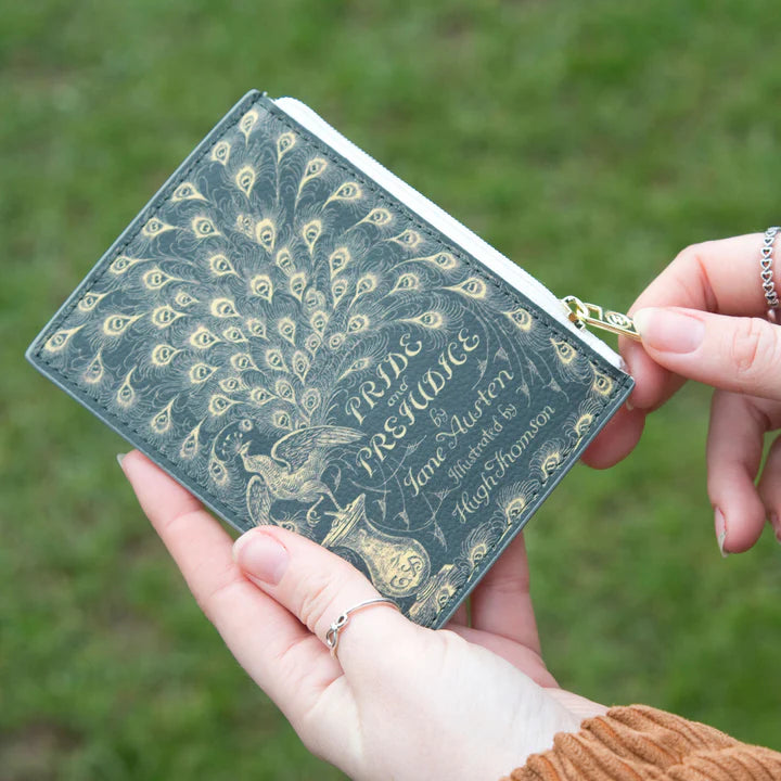 Crafted from vegan leather, our exquisite coin purse features beautiful gold flowers, taken from Hugh Thompson's iconic edition of Pride and Prejudice.