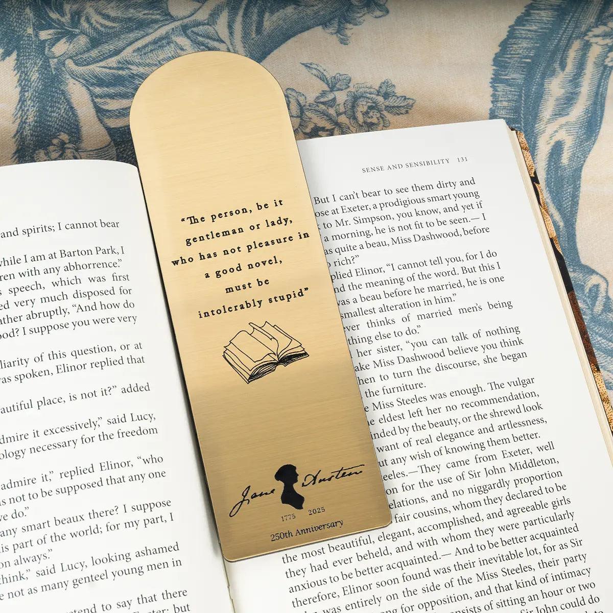El marcador de 250 aniversario de Jane Austen en oro cepillado