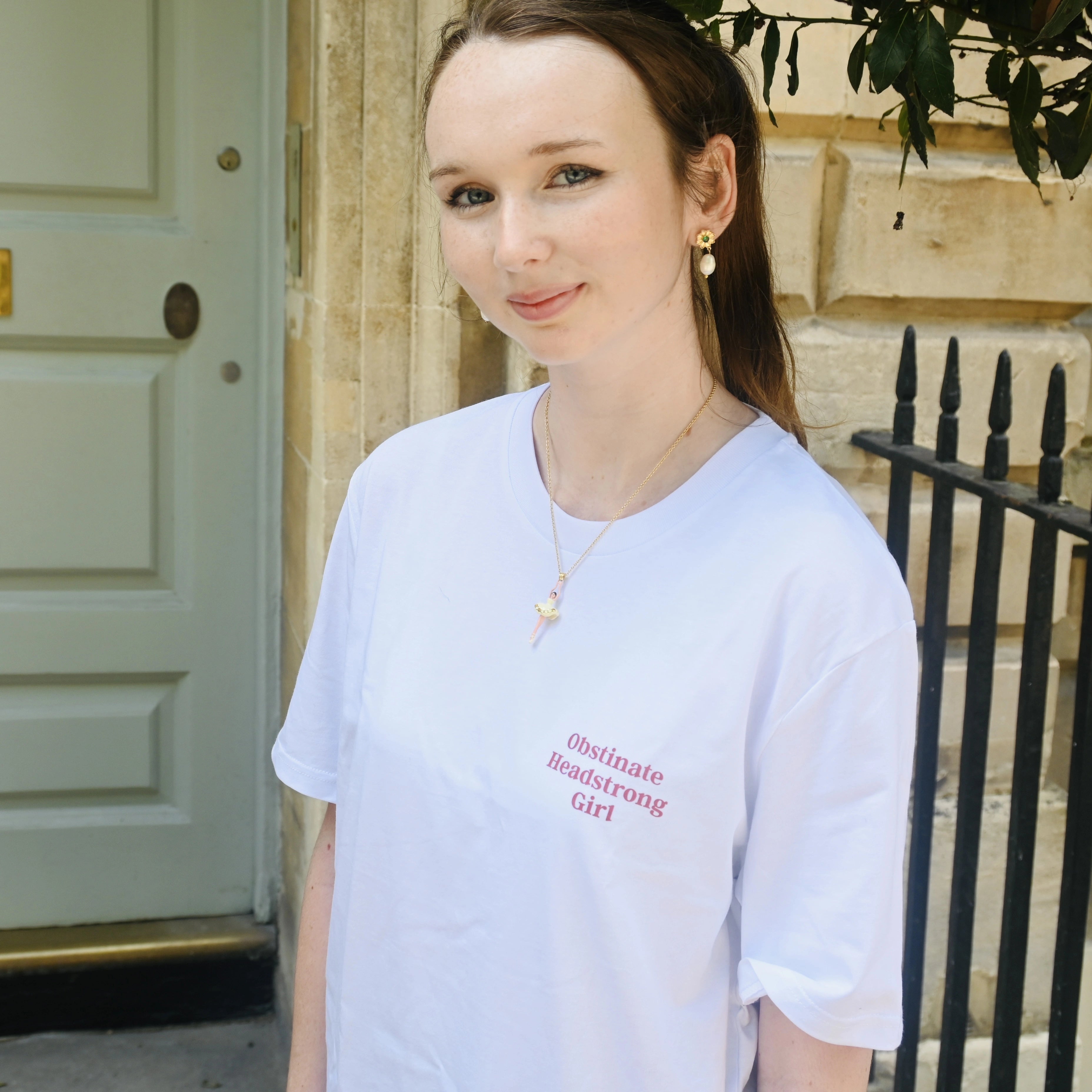 T-shirt fleuri "obstiné de la tête de tête" en crème mouchetée