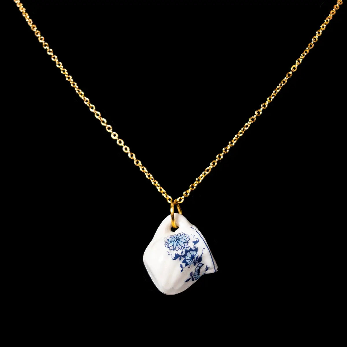 Collana con teiera in porcellana