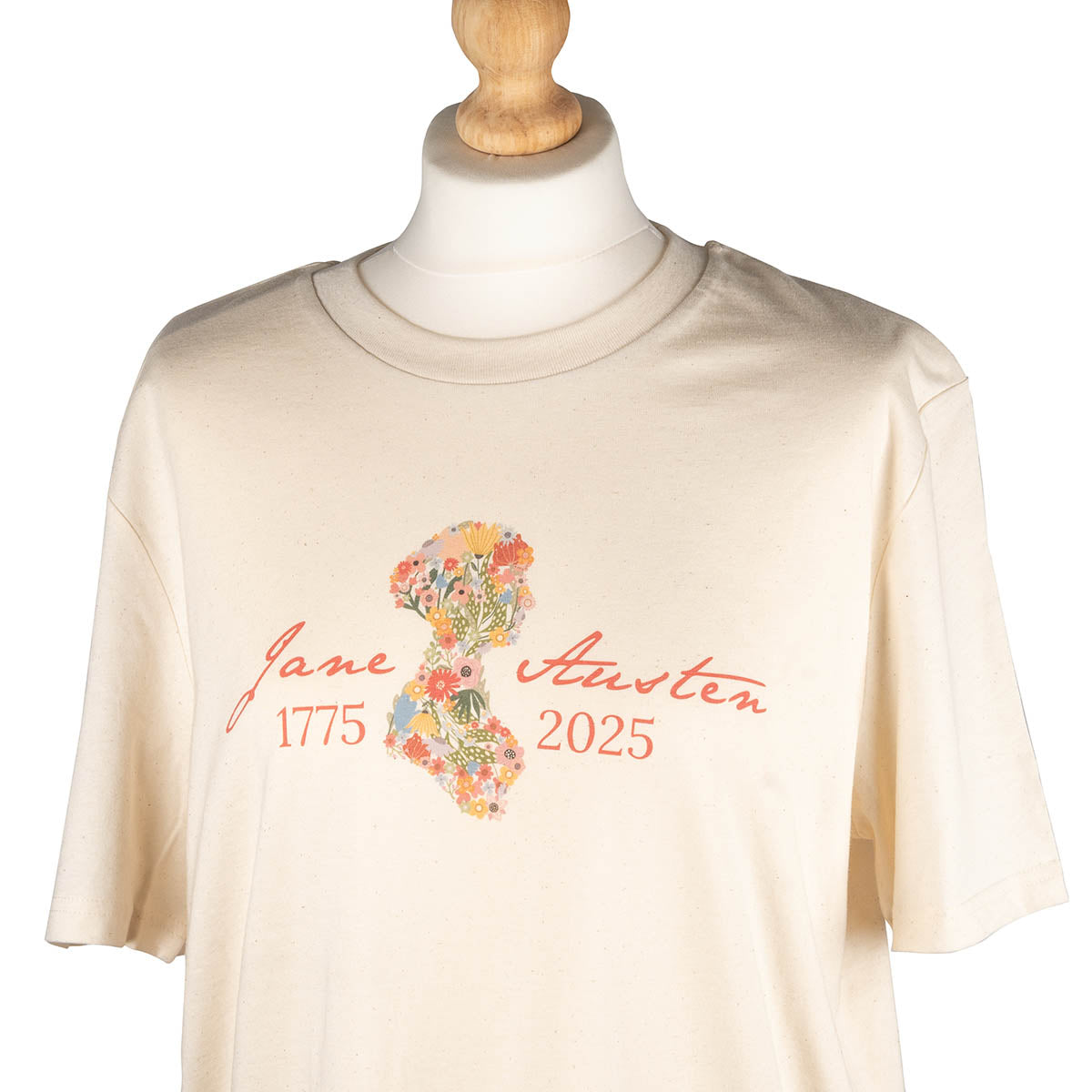 Mannequin wearing size M.