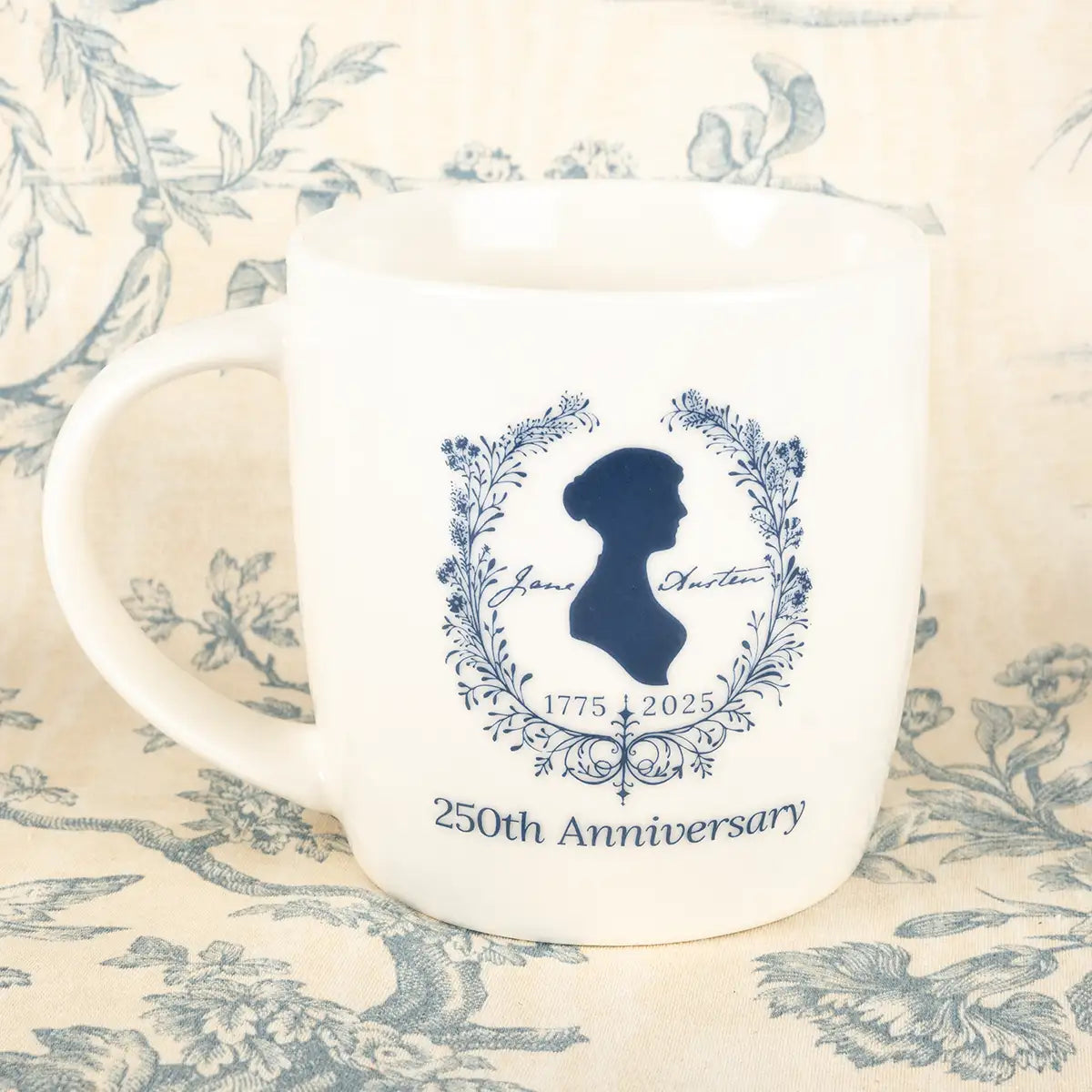 Mug with patterned background