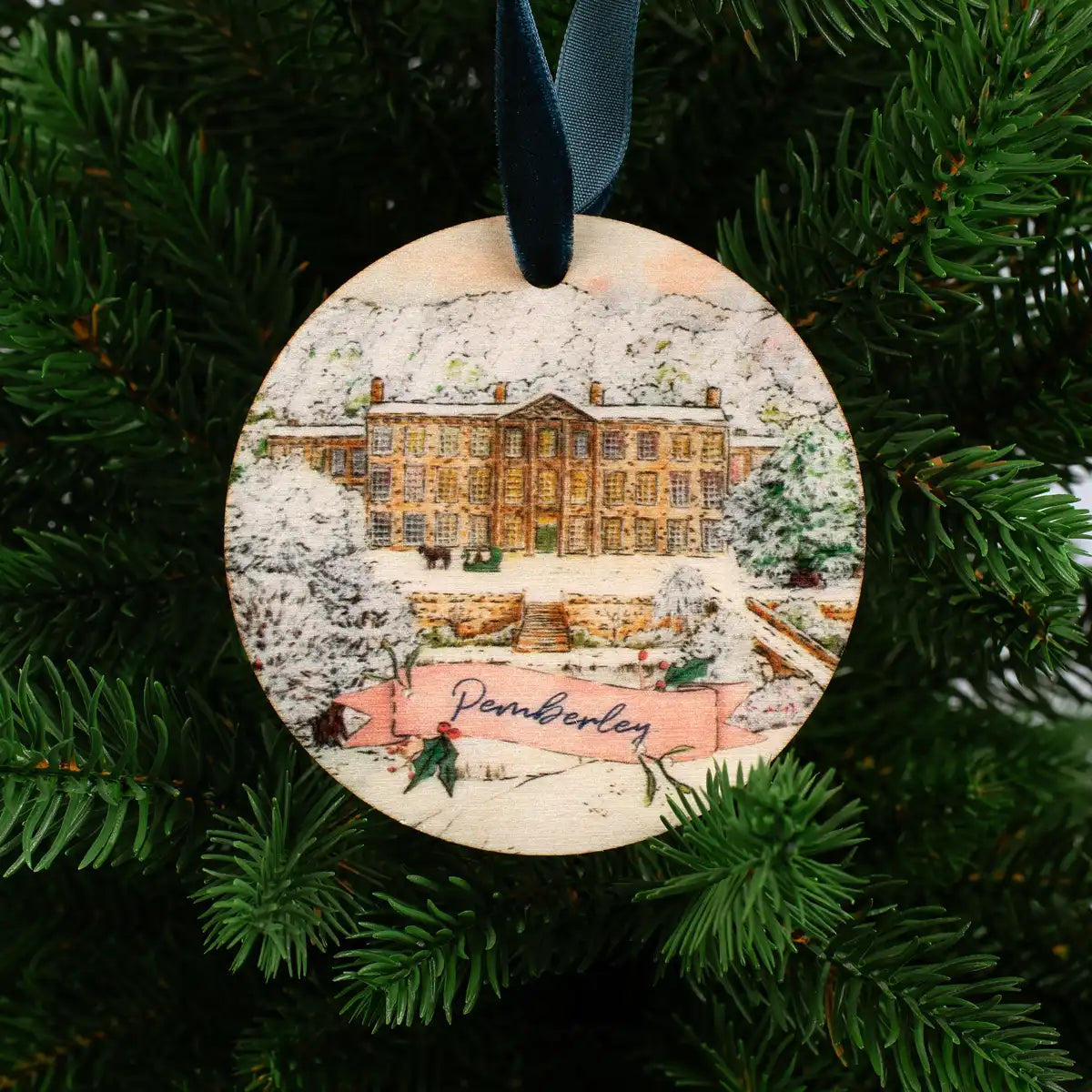 With "Seasons Greetings" delicately written on the back, this charming decoration certainly adds a sprinkling of Jane Austen flare to your Christmas tree this winter. 