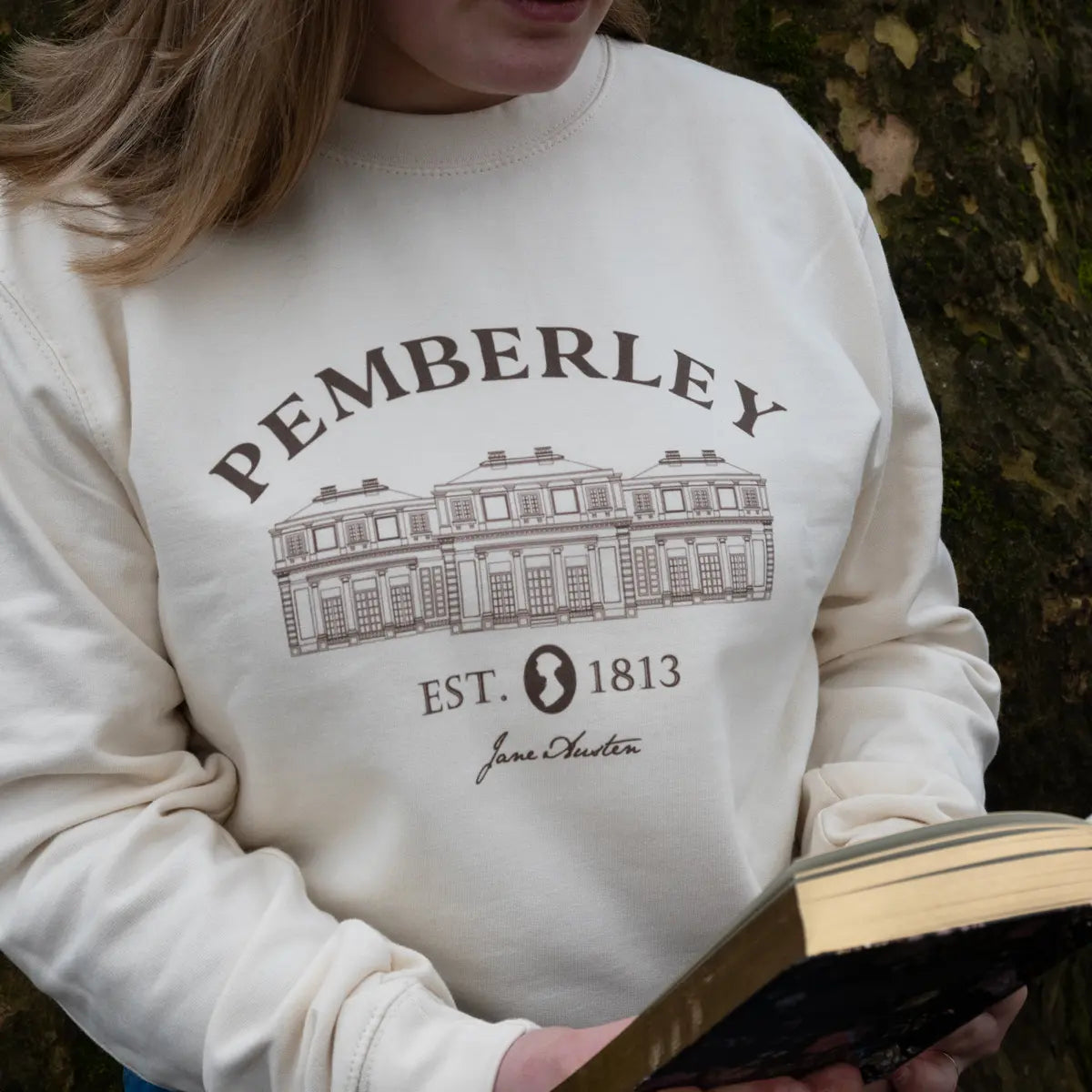 Super-soft Pemberley sweater in beige to celebrate your favourite novel.